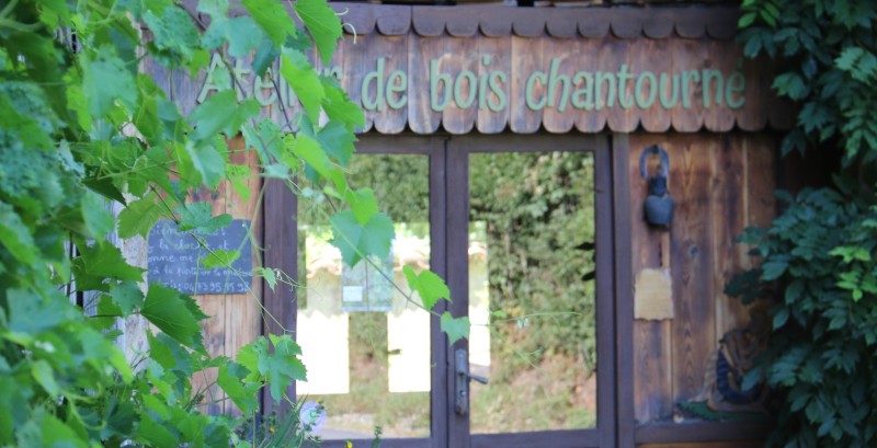 Façade Atelier de bois chantourné