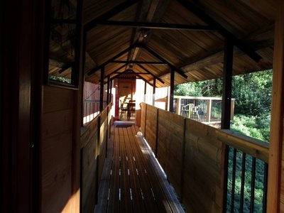 dans la passerelle