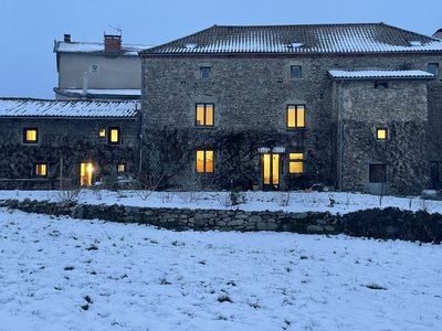 façade hiver soir