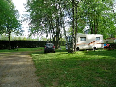 EMPLACEMENT CAMPING CAR PHOTO 1.jpg