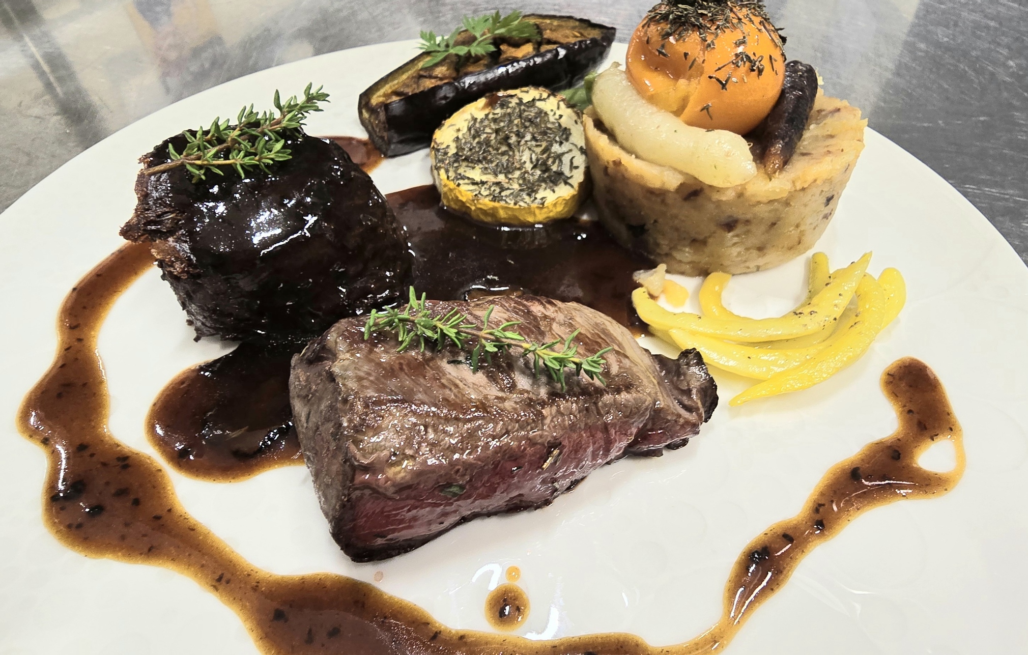 Boeuf en 2 façons à l'Auberge de la Source Chaméane