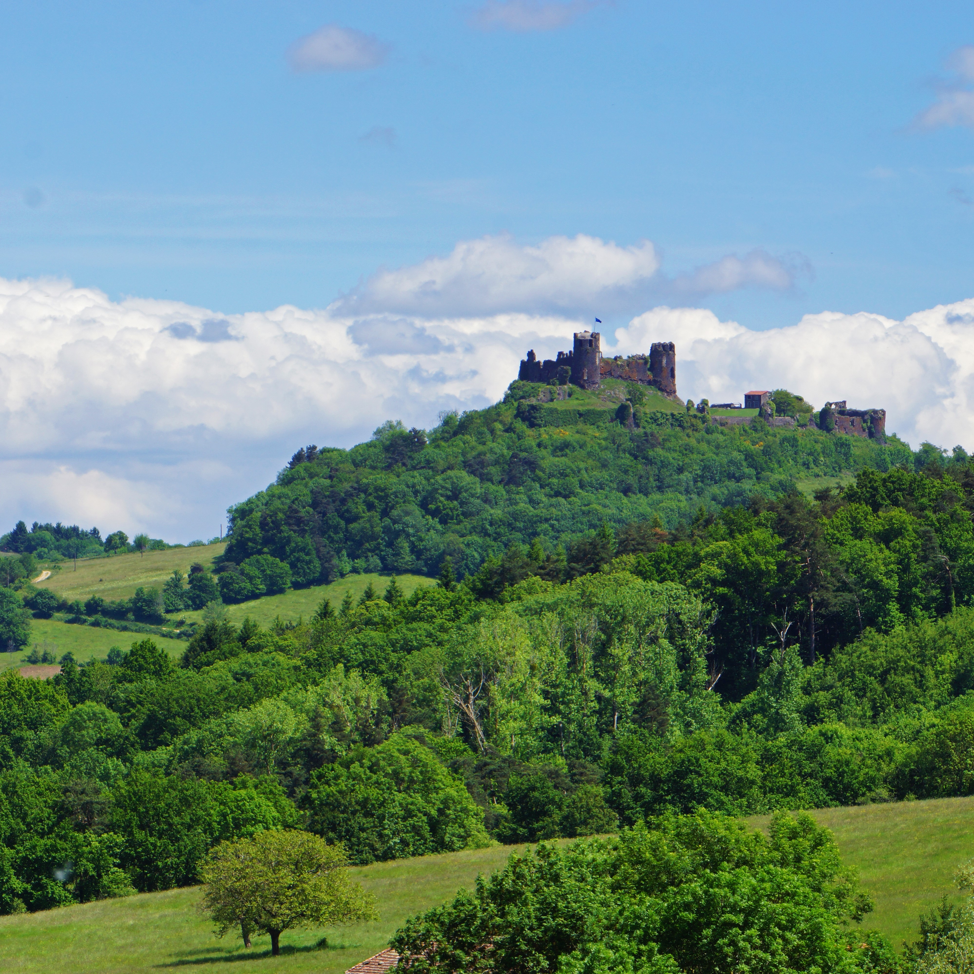 Vue sur le chateau de Mauzun