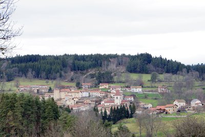Vue sur saint-bonnet-le-chastel